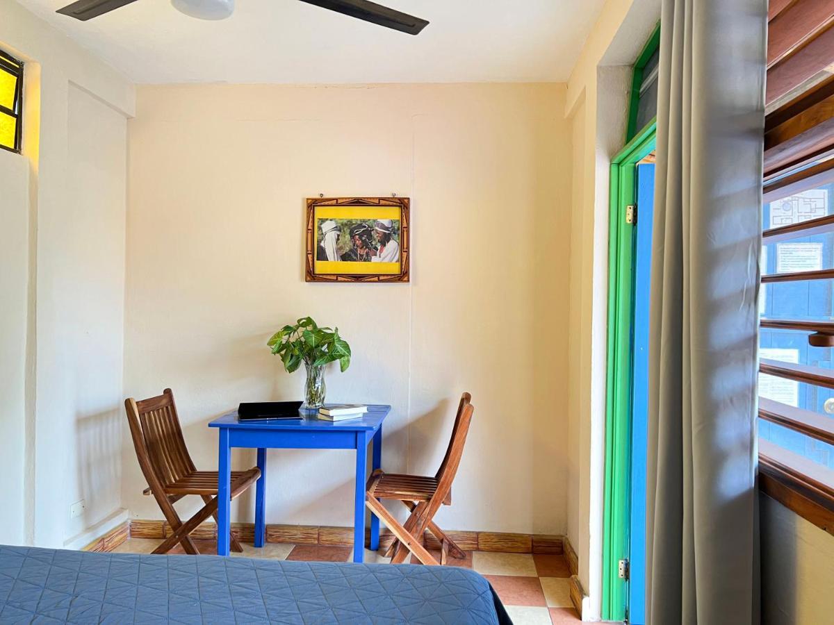 Hostel Candelaria Valladolid  Eksteriør bilde