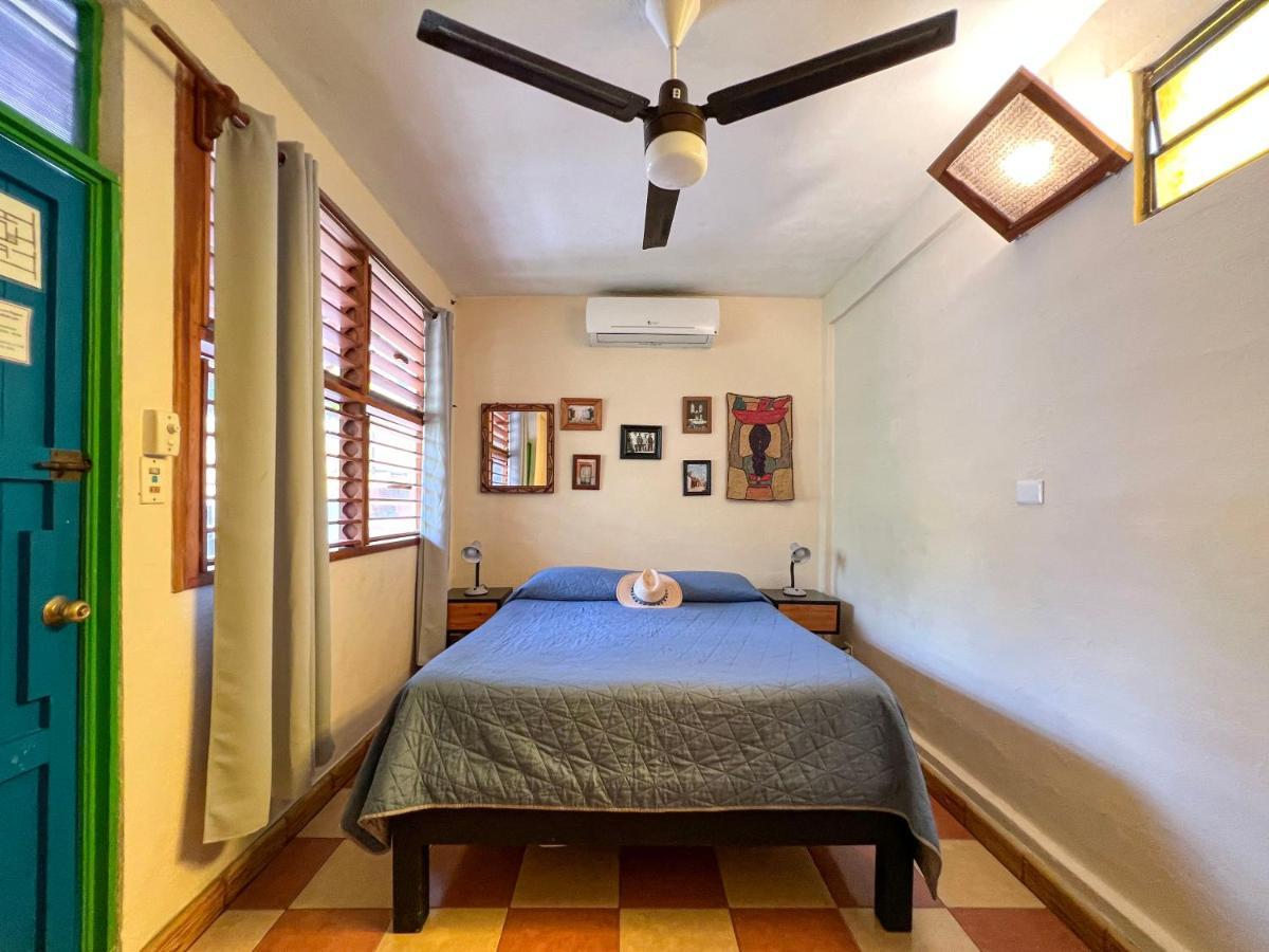 Hostel Candelaria Valladolid  Eksteriør bilde